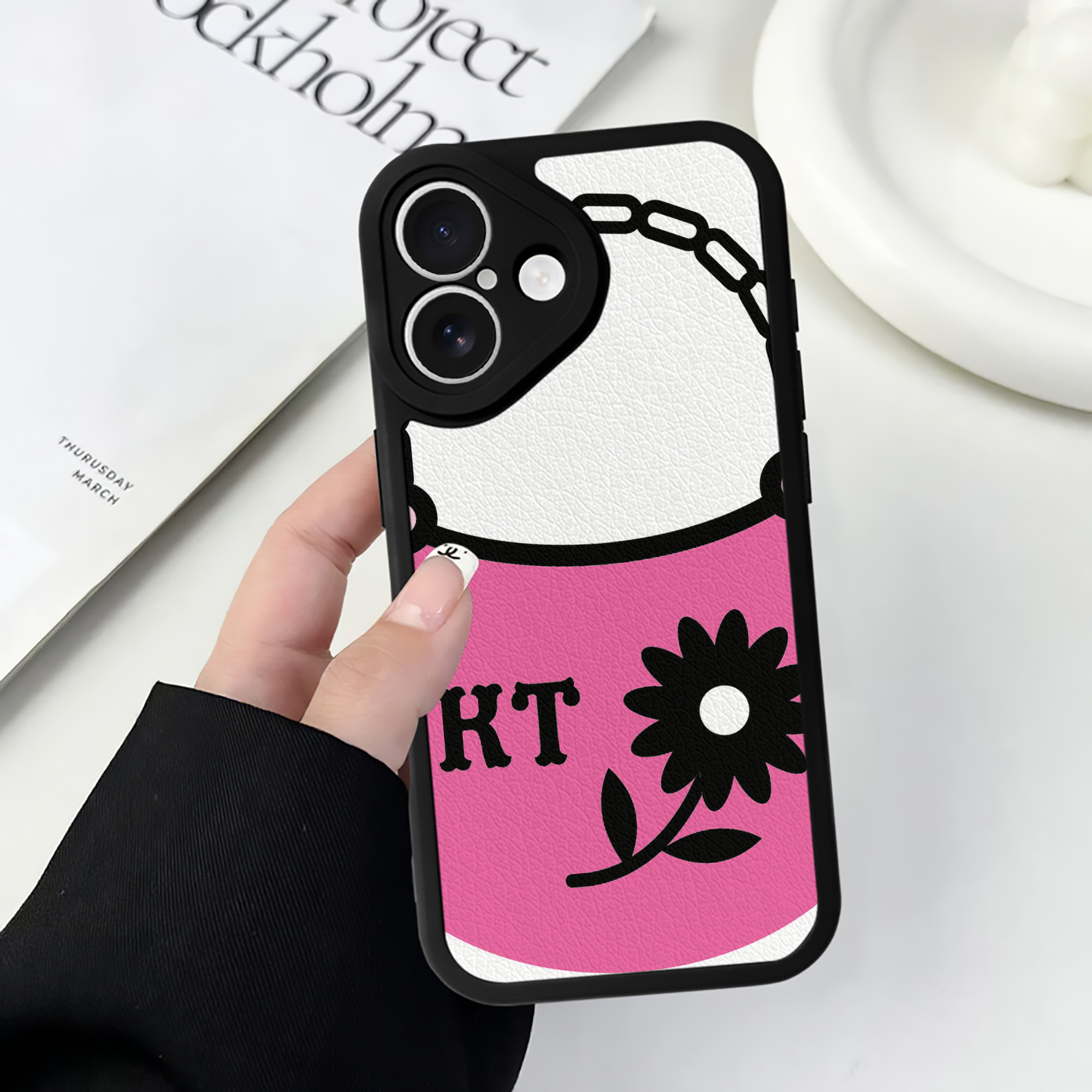 （画像用） Hello Kitty ハローキティ 【iPhone 16シリーズ対応】シリコンスマホケース（レザー調） 材質：シリコン